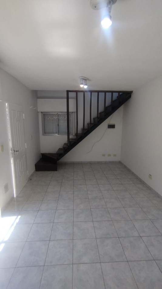 Departamento tipo DUPLEX En PH Dos Ambientes Con Patio APTO CREDITO HIPOTECARIO 
